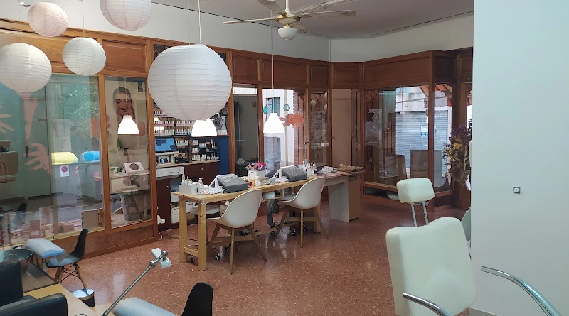 CENTRO DE ESTÉTICA (TORREDEMBARRA)- YESICA NIETO