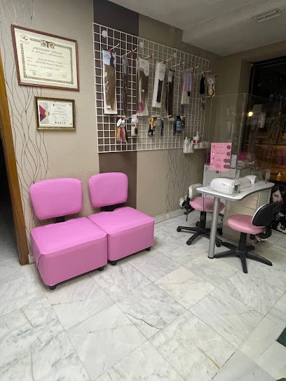 Centro de Formación Lourdes Crego Peluquería y Estética / Academia